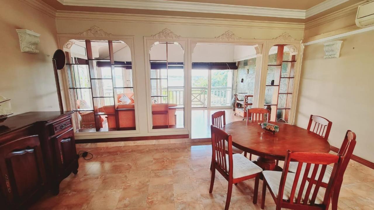 Beachfront Penthouse With Panoramic Ocean View غراند بايَ المظهر الخارجي الصورة